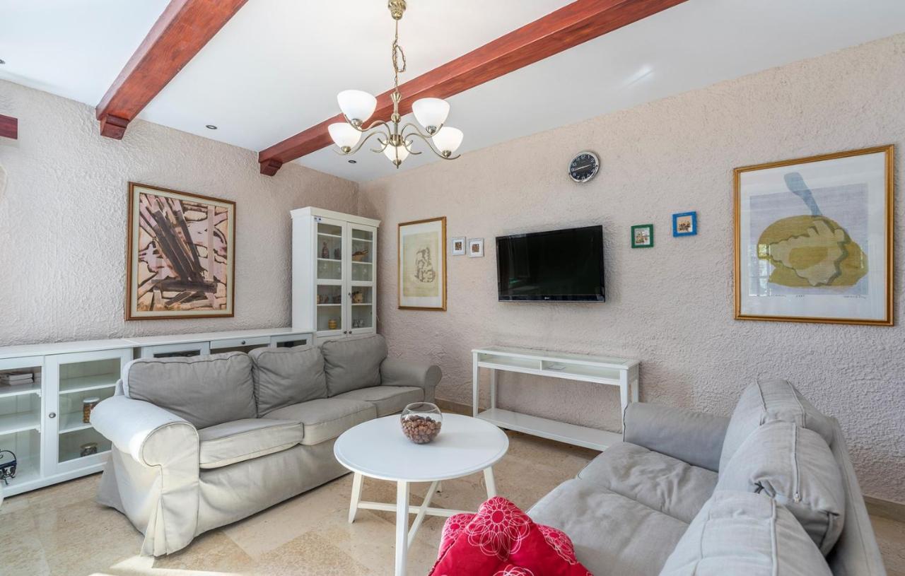 House Peresiji Hotel Phòng bức ảnh