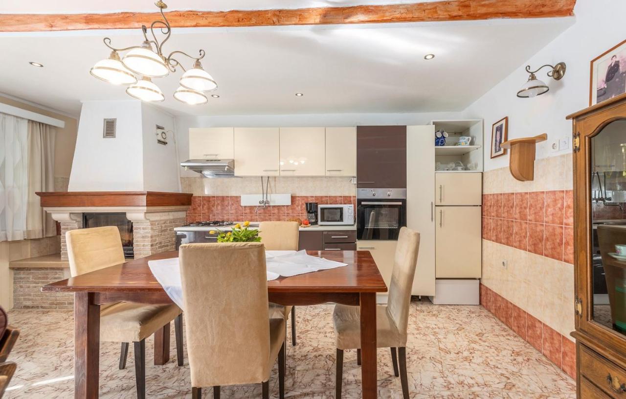 House Peresiji Hotel Phòng bức ảnh
