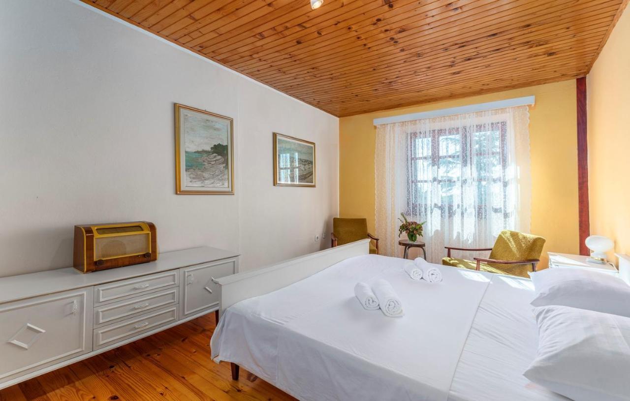 House Peresiji Hotel Phòng bức ảnh